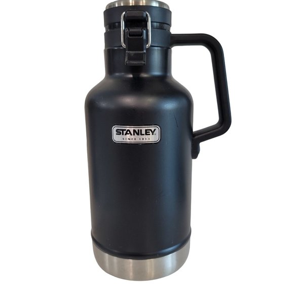 Stanley Classic Easy-Pour insulated Growler 64oz Stainless Steel Interior no lea - Picture 1 of 9
